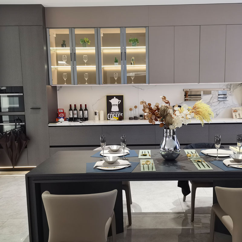 Cum se transformă dulapurile din sala de mese spații moderne pentru casă?